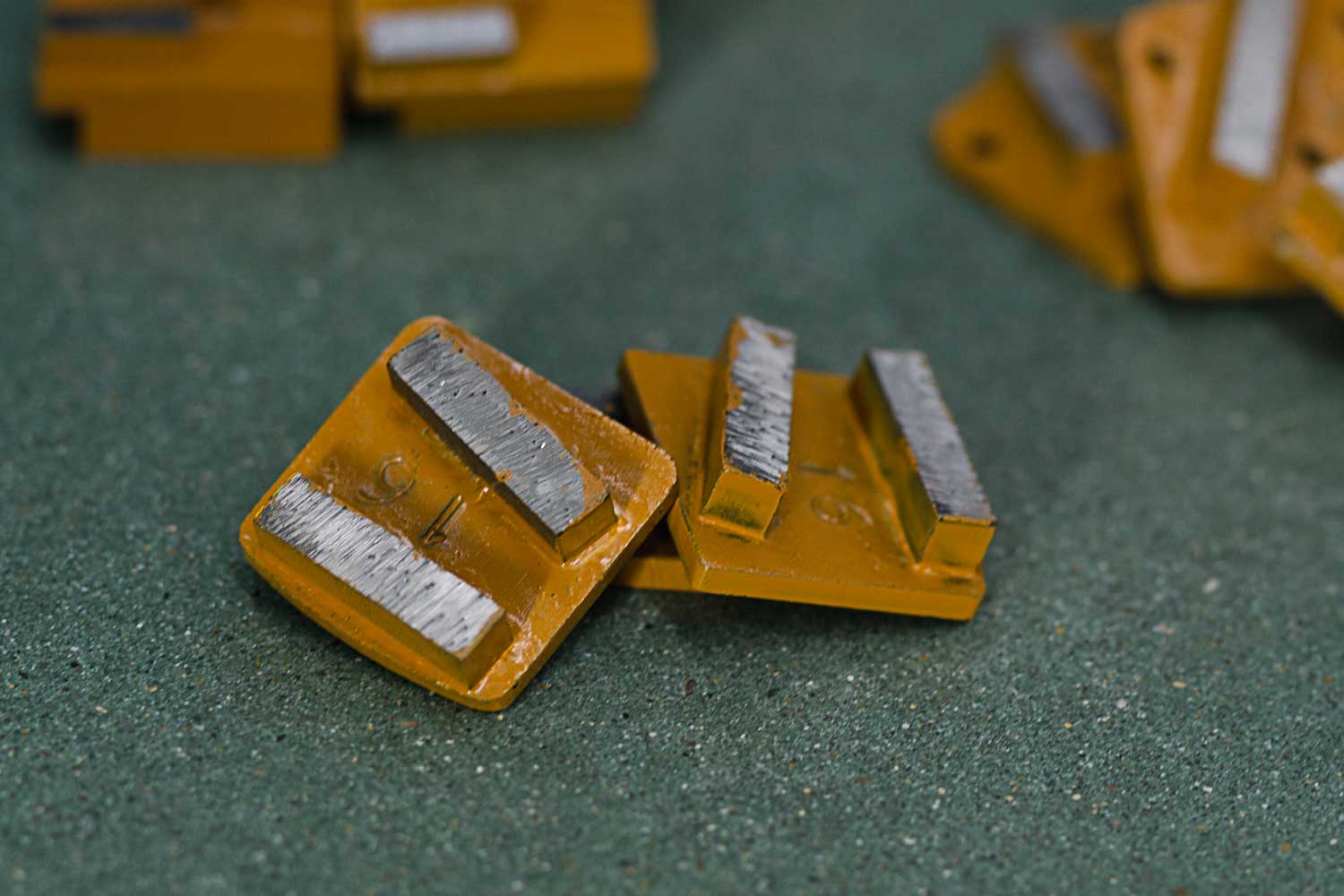 Segmento herramienta diamantada metálica cuadrada naranja dos dientes de Comercial Lozano