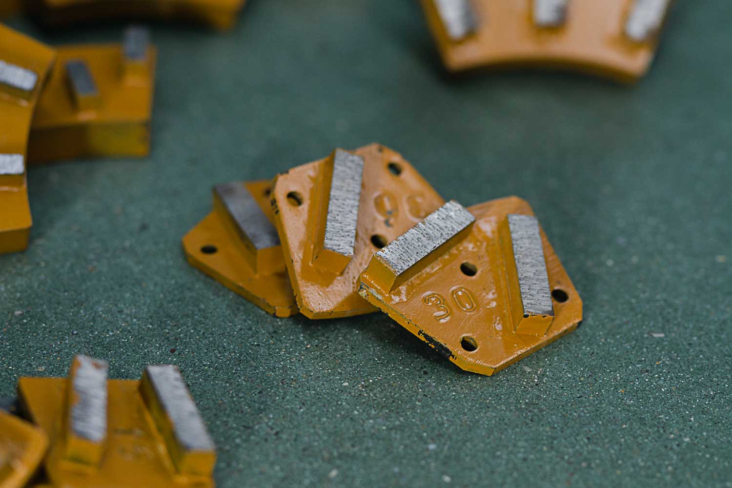 Segmento herramienta diamantada metálica trapecio naranja dos dientes de Comercial Lozano