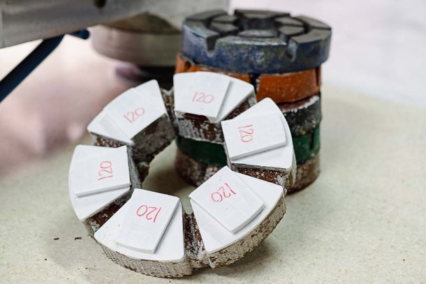 Tipos de coronas para desbastado de suelos